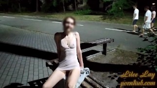 Naked夜に街を歩きます。フルバージョン。パンストなしで。多くの目撃者。