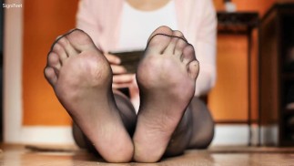 Gros plan de mes pieds et semelles en nylon Black