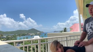 Walmart tinder ragazza scopa sul balcone in isole vergini 
