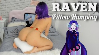 RAVEN TITANS - TRAVESSEIRO TRANSANDO COM ORGASMO - MONTANDO MEUS TRAVESSEIROS