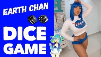 Cosplay Girl Earth Chan Dirty Talk - JOGO DE DADOS - Montando em Dildo Cumming em Peitos e Boca