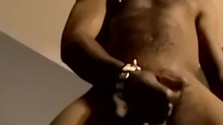 Black gay amador Arrin masturbando sua BBC antes da gozada