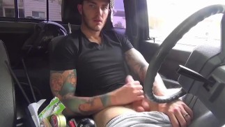 Christian Wilde veřejný náklaďák blbec