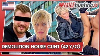 MILF Hunter pozwala mamuśce Vicky Hundt ssać kutasa w zagubionym miejscu! mamuśkipolowanie24 powiedział:
