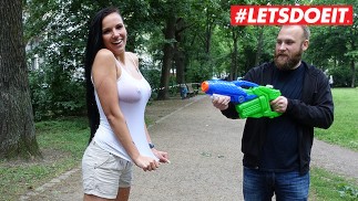 BumsBesuch - Jolee Love Pornostar tedesca scopa un fan per la prima volta - LETSDOEIT