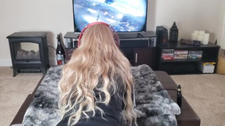 Gameuse mouillant ses leggings
