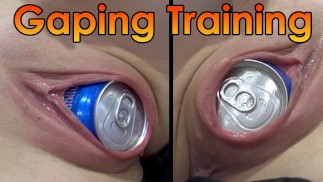 Mi esposa entrena estirando su coño con lata de refresco y lata de café