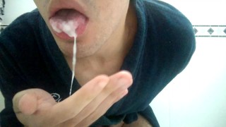 Twink comendo porra 3 cargas enormes