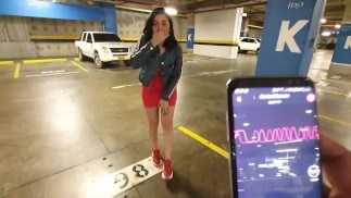 Quiero squirt en el estacionamiento del centro comercial
