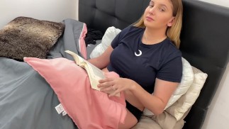 Latinaベビーシッターは仕事を続けるために上司とセックスする必要があります