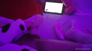 レズビアン変態を見ているポケット猫とアマチュア日本人の女の子