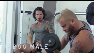 Taboomale - Hot tatoué Jock Archer Croft a passé un moment fou avec Riley Mitchel à la gym