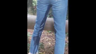 Jeans mouillés publics