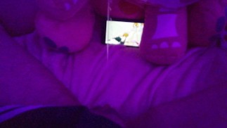 日本の女子高生は、変態無修正の大きな潮吹きを見て彼女の処女の猫に触れて捕まえました