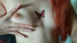 Les mamelons poilues de la fille / Vous n’avez pas vu ça avant / Cheveux de poitrine