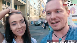 Au Pair étudiant teen public pkck up blind date à la rue de Berlin
