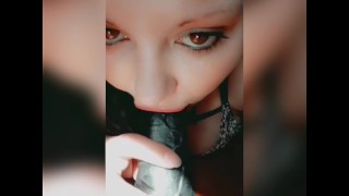 La moglie di Pawg si diverte a succhiare il suo giocattolo preferito e a strofinare la sua bella figa