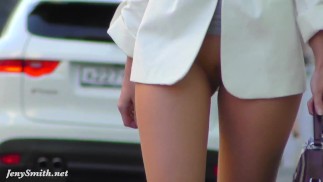 Mujer independiente. Jeny Smith en pantimedias sin bragas