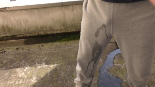 [4K] Faire pipi dans un pantalon de survêtement