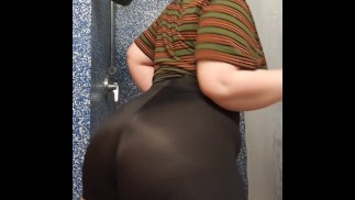 Thicc College Girl Twerks in Spandex in Dorm Bathroom
