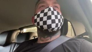 Fiz o motorista do Uber mostrar o pau e bater uma comigo