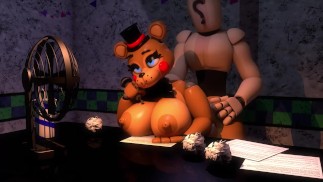 hračka Freddy má rád, když ho někdo plácne po zadku [zvukem]