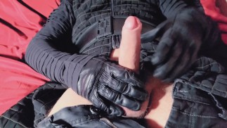 Kylo Ren te llama una puta en tu oído mientras lo ves correrse (ASMR visual)