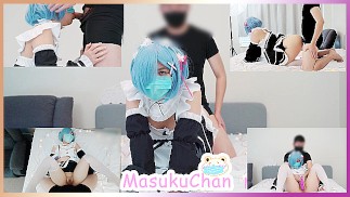 Śliczna dziewczyna z maską cosplay Rem zabawki do zabawy, została zerżnięta i spuściła się w usta
