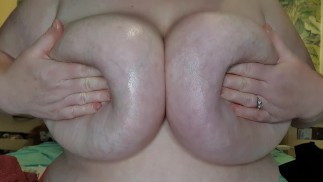 Nadržený bbw mastná prsa pokles si hraje s prsy a prosí o cum