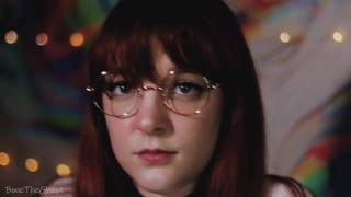 Nerd Petite Redhead sborra due volte mentre mi cavalca