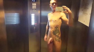 Totalmente ARRISCADO e completo EXIBICIONISMO! PELADA no elevador e na área de fumantes do Hotel