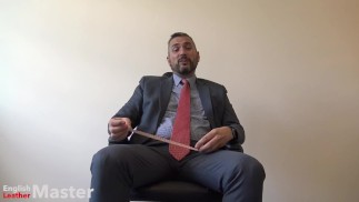 CELÉ VIDEO: Ponížení malého penisu od šéfa v obleku. Více takových, moji onlyfans!