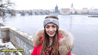 Natürliche Schönheit Isabella De Laa Bringt Stiefvater und Stiefsohn dazu, ihr drei Ladungen Sperma zu geben! 
