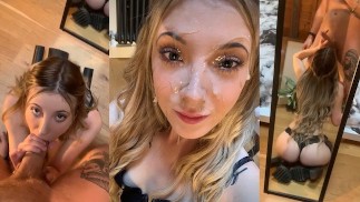 Amadora britânica fofinha fica coberta de muita porra no espelho BJ