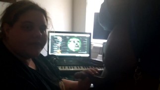 BBW stopt bij studio om grote lul te serveren