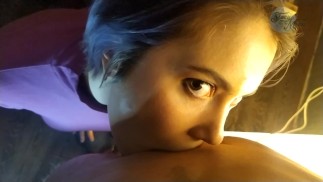 Popularne rosyjskie domowe porno ze złą fabułą i miłym głębokim gardłem