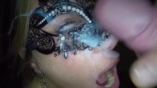 Compilation faciale d’une blonde hollandaise masquée