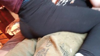Sec humping sa bite pour le rendre dur