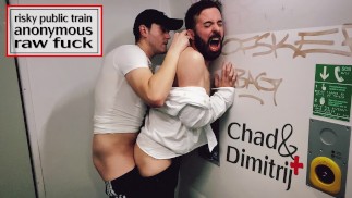 ragazzi etero anonimo rischioso pubblico treno toilette cazzo crudo