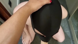 Ik leer hoe ik mijn cuckold moet zuigen voordat de stier komt