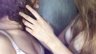 Lesbijki całują się. Całowanie ASMR
