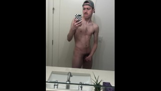 19 ans Jesse Gold branle sa bite poilue
