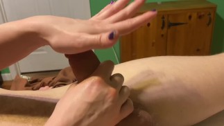 Uso su semen para torturarlo después del orgasmo 