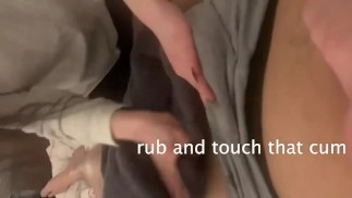 Mädchen gibt Freund Sportmassage Comp 2