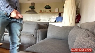Parte 1: DICK FLASH MAID, pervertido se masturba y es atrapado por nanny ingenua, ella lo sopla profundamente