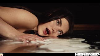 Real Life Hentai - Garota fode outra no espelho com enorme vibrador duplo