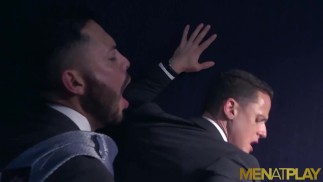 MENATPLAY Latino Viktor Rom anal fode empresário de terno