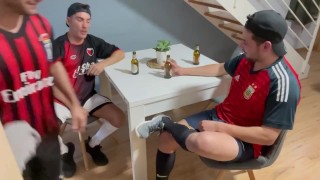 Giocare con i miei compagni di calcio dopo l'allenamento