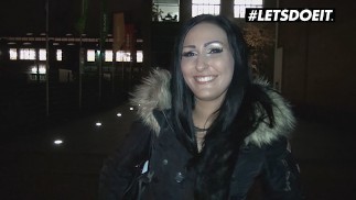 BumsBus - Mira Grey Alemã morena vagabunda fode estranho por dinheiro - LETSDOEIT