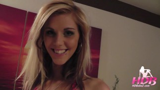 Sexy meid gaat vreemd op vriendje en neukt voor creampie